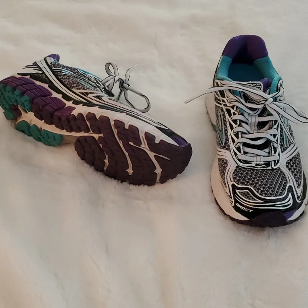 EUC Brooks GHOST running shoes Sz 6 Euro 6.5 - Picture 2 of 9